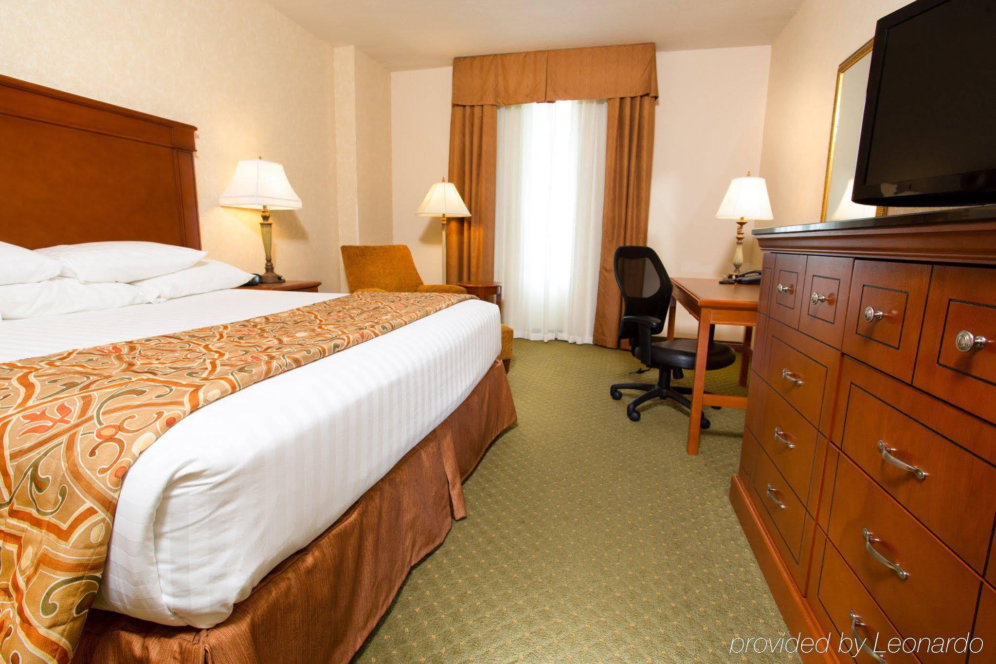 Drury Inn & Suites Independence Kansas City ブルー・スプリングス エクステリア 写真