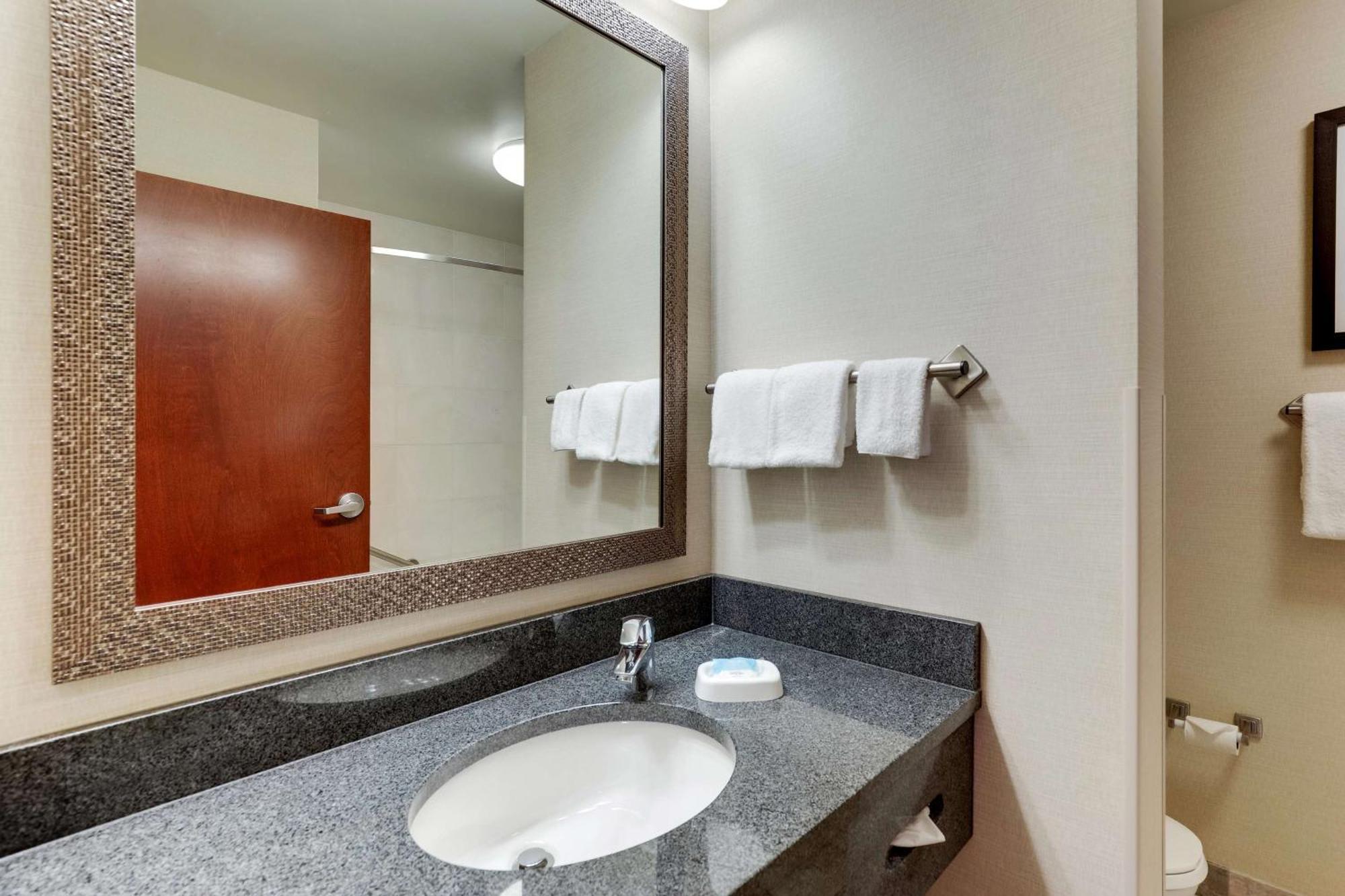 Drury Inn & Suites Independence Kansas City ブルー・スプリングス エクステリア 写真