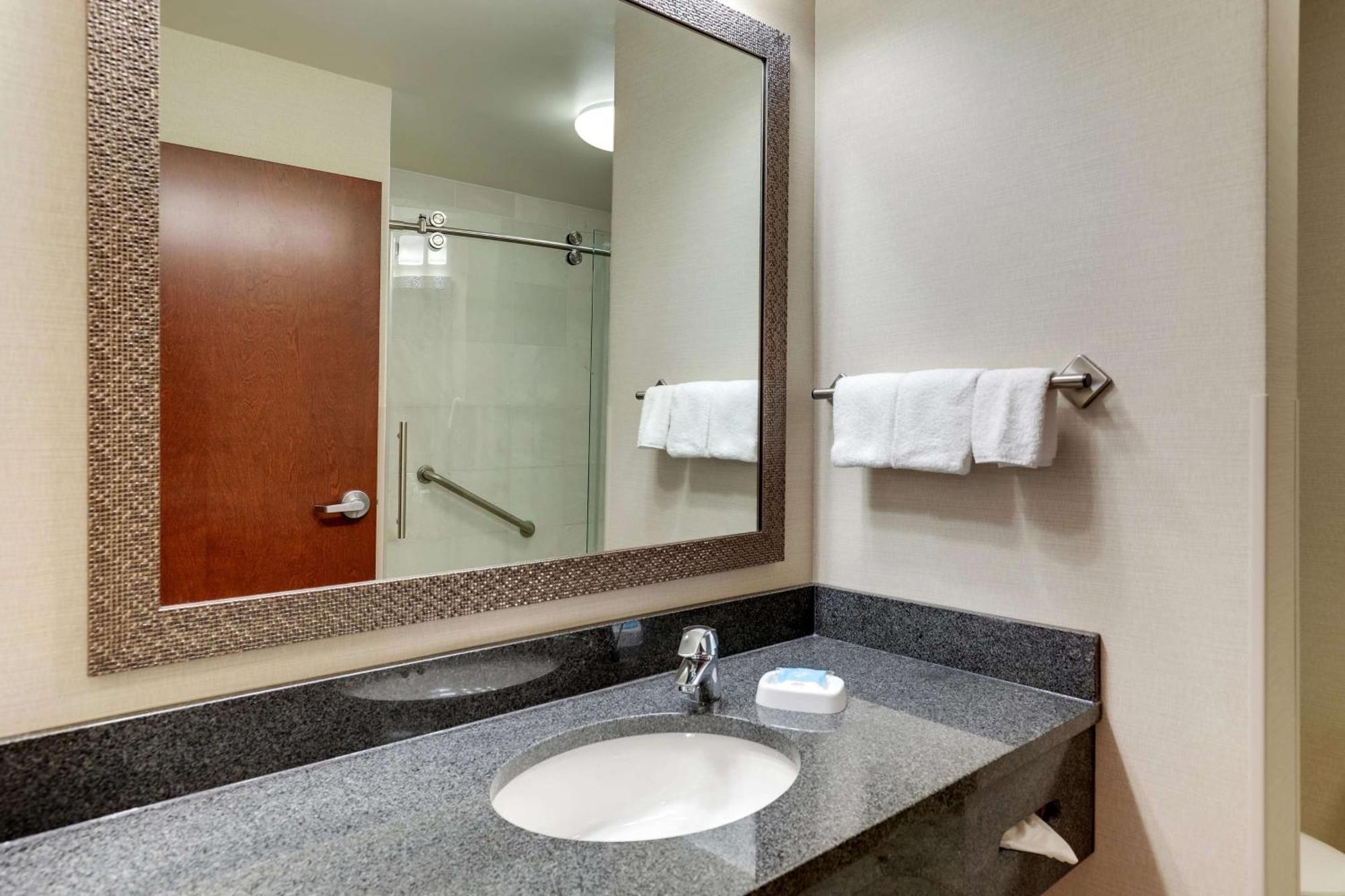 Drury Inn & Suites Independence Kansas City ブルー・スプリングス エクステリア 写真