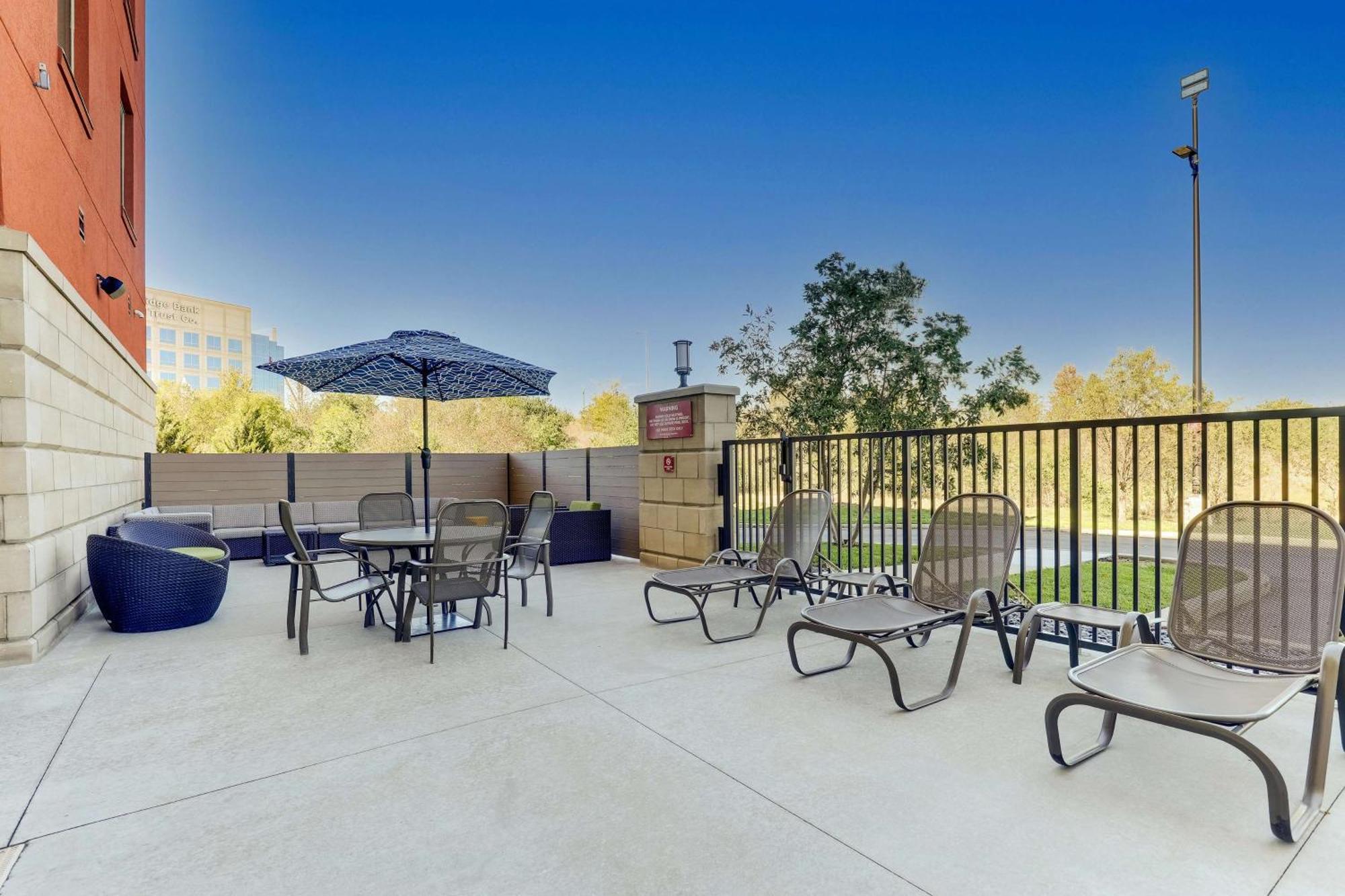 Drury Inn & Suites Independence Kansas City ブルー・スプリングス エクステリア 写真