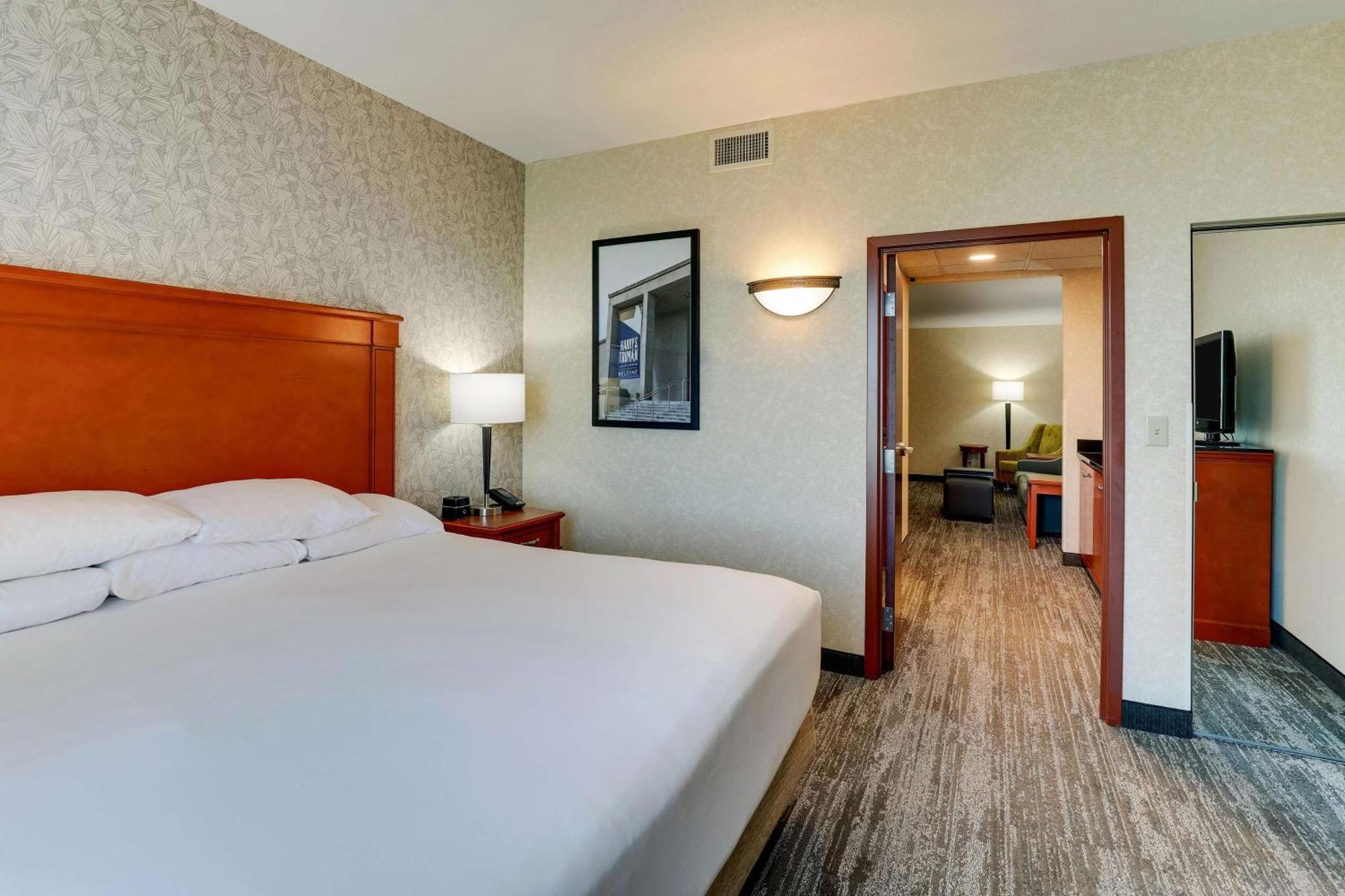 Drury Inn & Suites Independence Kansas City ブルー・スプリングス エクステリア 写真