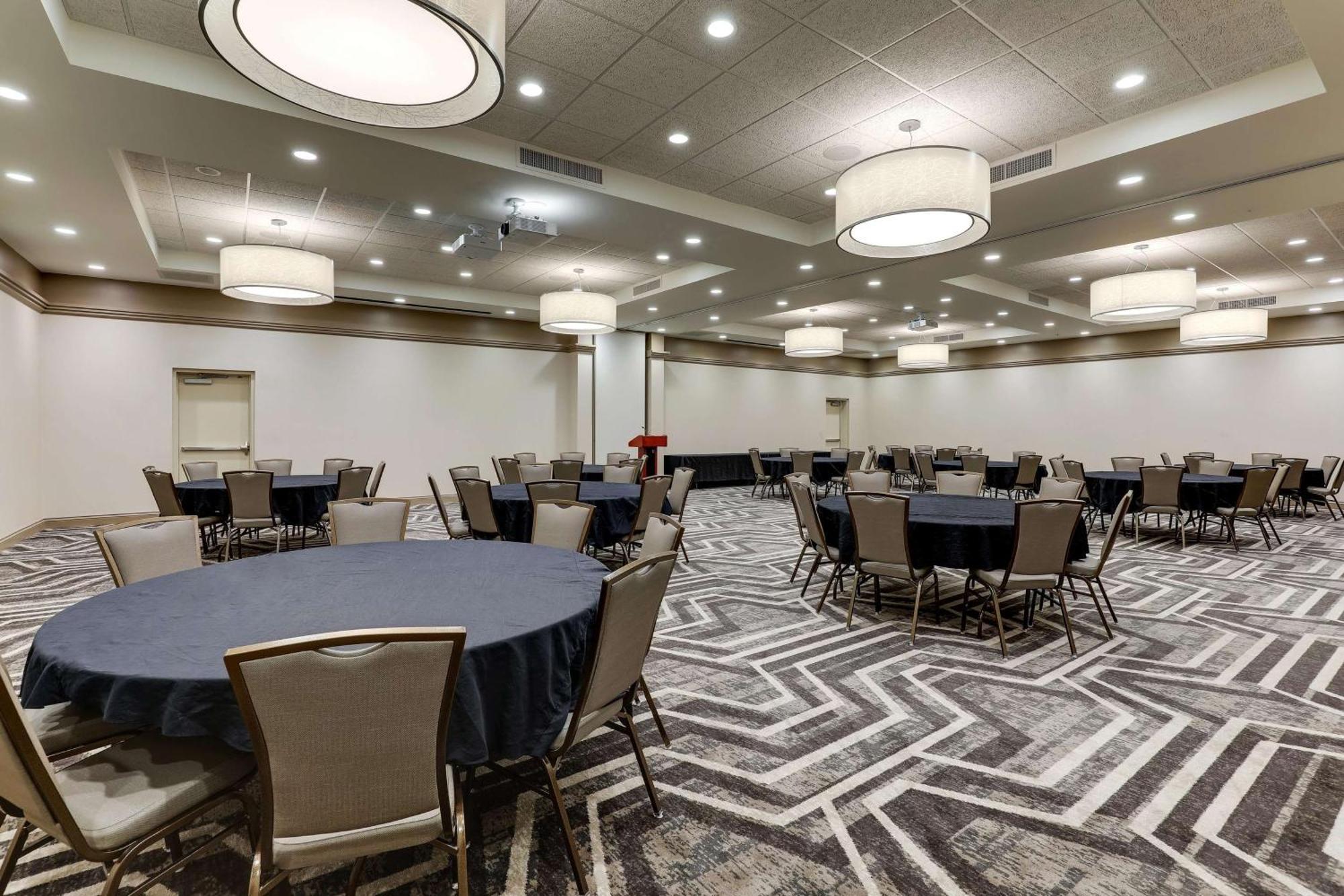 Drury Inn & Suites Independence Kansas City ブルー・スプリングス エクステリア 写真